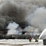 Trwa dogaszanie pożaru nielegalnego składowiska koło Polkowic. Zatrzymano 4 osoby