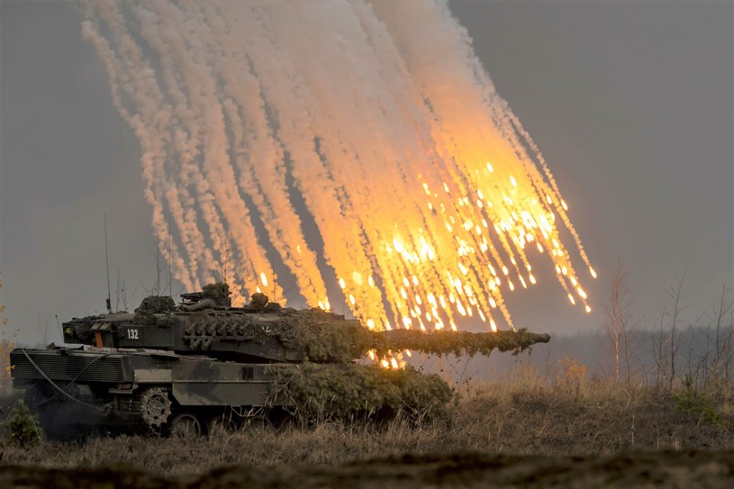 Trwa dyskusja ws. przekazania przez Niemcy Ukrainie czołgów Leopard /Mindaugas Kulbis/Associated Press /East News