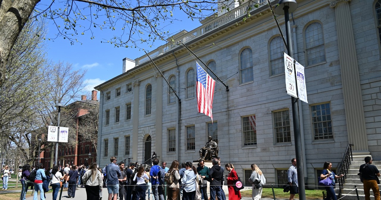Trwa finansowa "wojna" Donalda Trumpa z Uniwersytetem Harvarda (Massachusetts) /KYLE MAZZA / ANADOLU /AFP