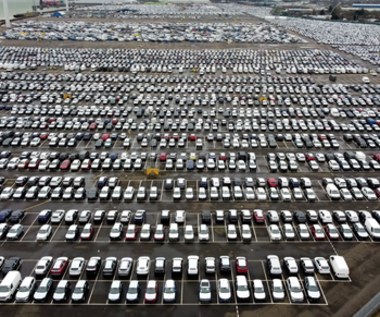 Trwa kryzys na rynku nowych samochodów. Tak źle nie było od ćwierćwiecza