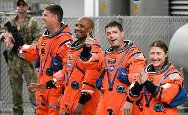 Trwa misja Artemis II: Co wydarzy się w kolejnych godzinach?