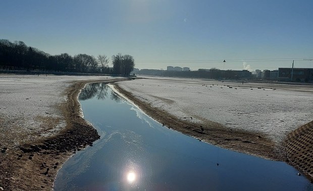 Trwa osuszanie Jeziora Maltańskiego w Poznaniu. Co może kryć się na dnie?