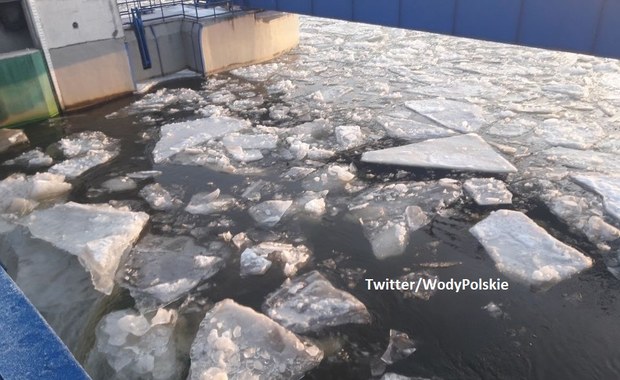 Trwa rozbijanie zatoru lodowego na Zbiorniku Włocławskim