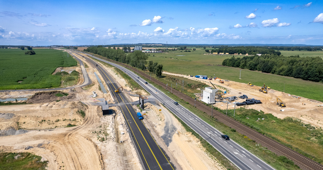 Trwa rozbudowa S3 na odcinku Troszyn Świnoujście. Z tego powodu na trasie nad morze kolejne utrudnienia /GDDKiA