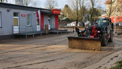 Trwa usuwanie skutków piątkowej ulewy. Blisko 700 interwencji strażaków 