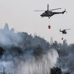 Trwa walka z pożarem w Czeskiej Szwajcarii. Strażak przygnieciony przez drzewo