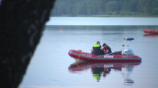 Trwają poszukiwania nastolatka, który pływał w zalewie w Dąbrowie Górniczej /TVN24/x-news