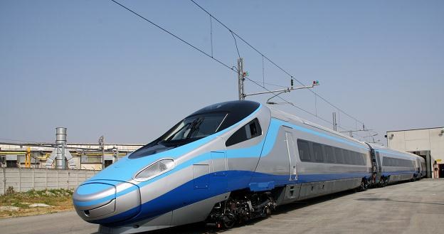 Trwają testy pierwszego pociągu Pendolino produkowanego dla PKP Intercity przez koncern Alstom /PAP