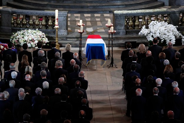 Trwają uroczystości pogrzebowa Jacques'a Chiraca /FRANCOIS MORI /PAP/EPA
