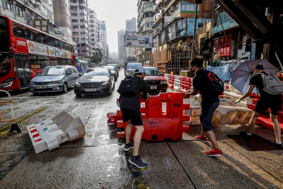 Trwające od czerwca demonstracje pogrążyły Hongkong w największym kryzysie politycznym od jego przyłączenia do Chin w 1997 roku /JEON HEON-KYUN /PAP/EPA
