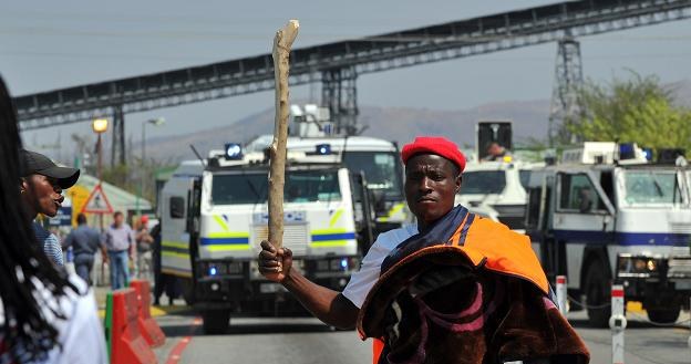 Trwające od miesiąca w RPA strajki górników obejmują wciąż nowe kopalnie /AFP