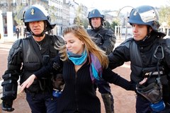 Trwające od tygodnia strajki paraliżują Francję