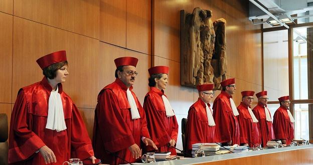 Trybunał w Karlsruhe orzekł, że pakiety ratunkowe dla krajów strefy euro zgodne z konstytucją /AFP