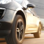 Trzaski z zawieszenia przed zakrętem. Ignorowanie ich źle się kończy