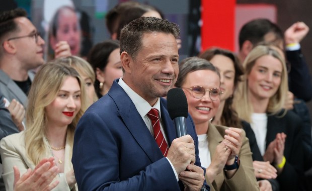 Trzaskowski dostanie podwyżkę. Radni zdecydowali