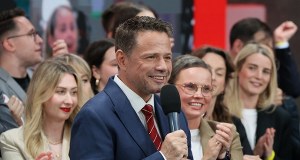 Trzaskowski dostanie podwyżkę. Radni zdecydowali