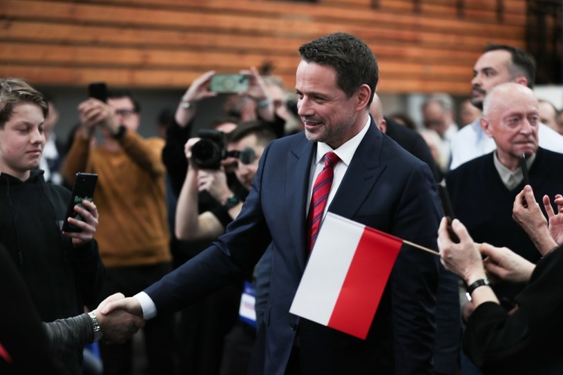 Trzaskowski liderem sondaży, zyskuje Mentzen. W PO gotowi na "plan B"?