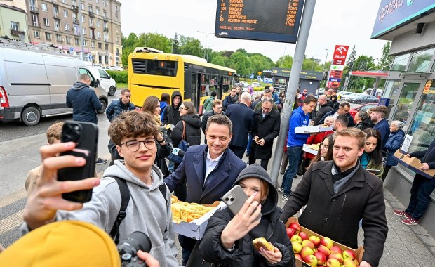 Trzaskowski walczy o każdy głos. "Jest na żyletki"