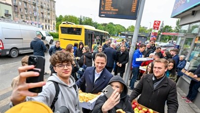 Trzaskowski walczy o każdy głos. "Jest na żyletki"