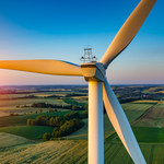 Trzeba odblokować energetykę wiatrową, by zbić ceny prądu