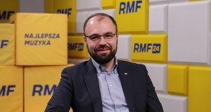 "Trzeba przyjąć ślubowanie". Szczucki o zamieszaniu wokół sędziów TK