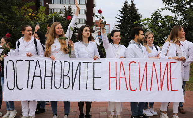"Trzeba skończyć z biciem ludzi". Protest białoruskich medyków