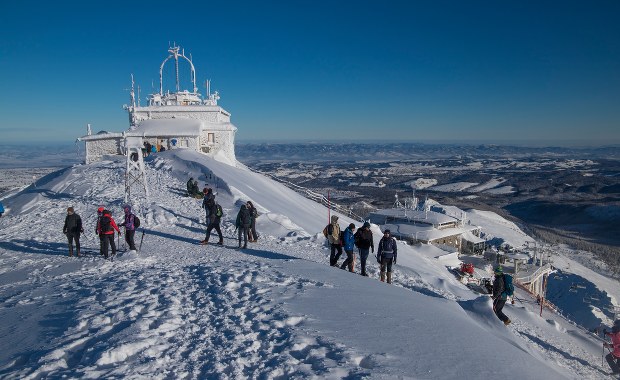 Trzeba usunąć śnieg, żeby uruchomić wyciąg. Na Kasprowym Wierchu kilkumetrowe zaspy