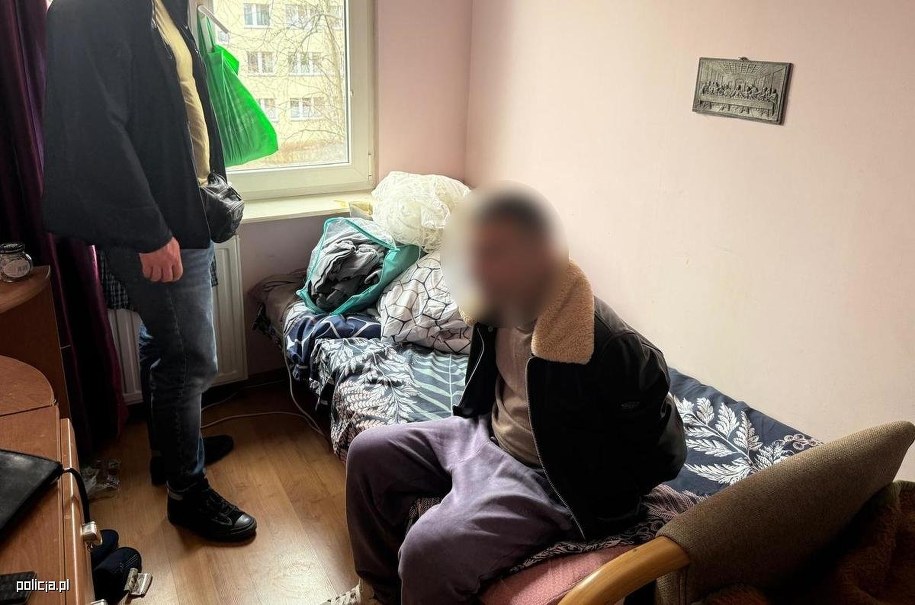 Trzech Gruzinów zatrzymali ostatnio policjanci z KWP w Poznaniu. Mężczyźni włamali się do samochodu konwojującego utargi z sieci marketów i zrabowali dużą sumę pieniędzy. /Policja /