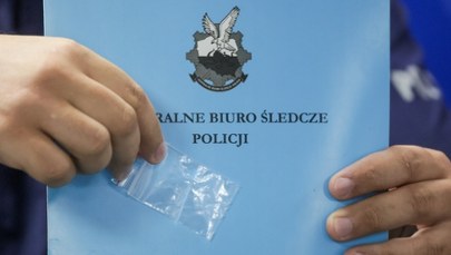 Trzech lekarzy zatrzymanych. CBŚP rozbija gang handlujący nielegalnymi lekami