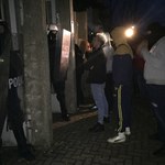 Trzech policjantów rannych po proteście w Koninie. W ruch poszły butelki i kamienie