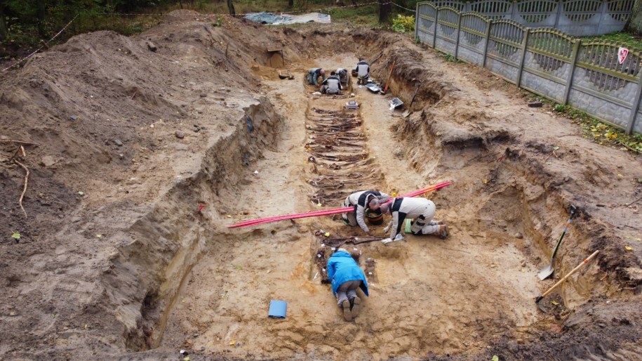 Trzeci etap badań zbrodni niemieckich popełnionych w Stalagu II D w Stargardzie /	Marcin Bielecki   /PAP