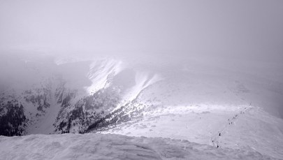 Trzeci stopień zagrożenia lawinowego w Karkonoszach