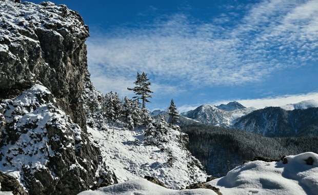 Trzeci stopień zagrożenia lawinowego w Tatrach. TOPR apeluje o ostrożność