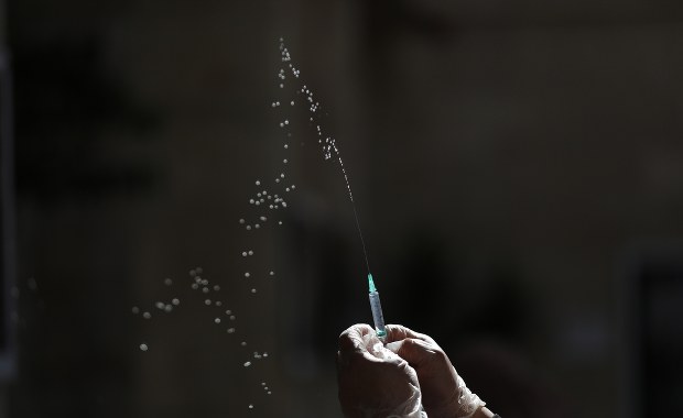 Trzecia dawka szczepionki przeciw Covid-19. Kiedy unijne zalecenie? 