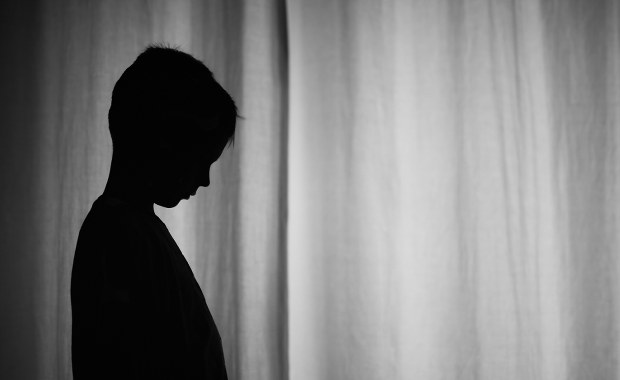 Trzej chłopcy mieli zostać skrzywdzeni. Jest decyzja sądu ws. 28-latka