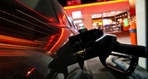 Trzej policjanci z zarzutami po wydarzeniach na stacji paliw. Pobicie czy uzasadniona interwencja? 