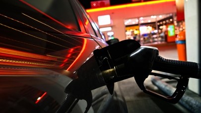 Trzej policjanci z zarzutami po wydarzeniach na stacji paliw. Pobicie czy uzasadniona interwencja? 