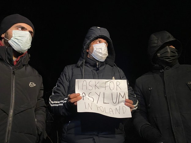 Trzej Syryjczycy, którzy znaleźli się w pułapce: bez możliwości powrotu na Białoruś i bez prawa przebywania na terytorium Polski. /Magdalena Grajnert /RMF FM