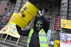 Trzema piersiami w atom - protest w Szczecinie