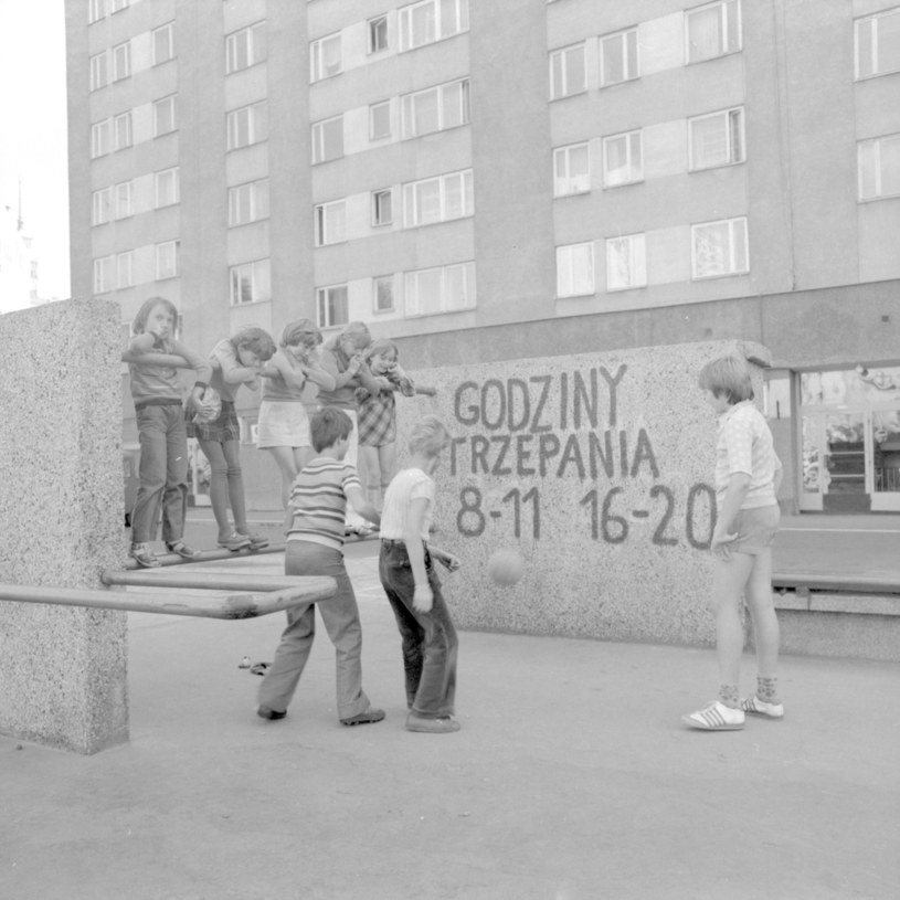 Trzepak i kawałek betonowej ściany musiał nam wystarczyć /Hanna Musiałówna /Agencja FORUM