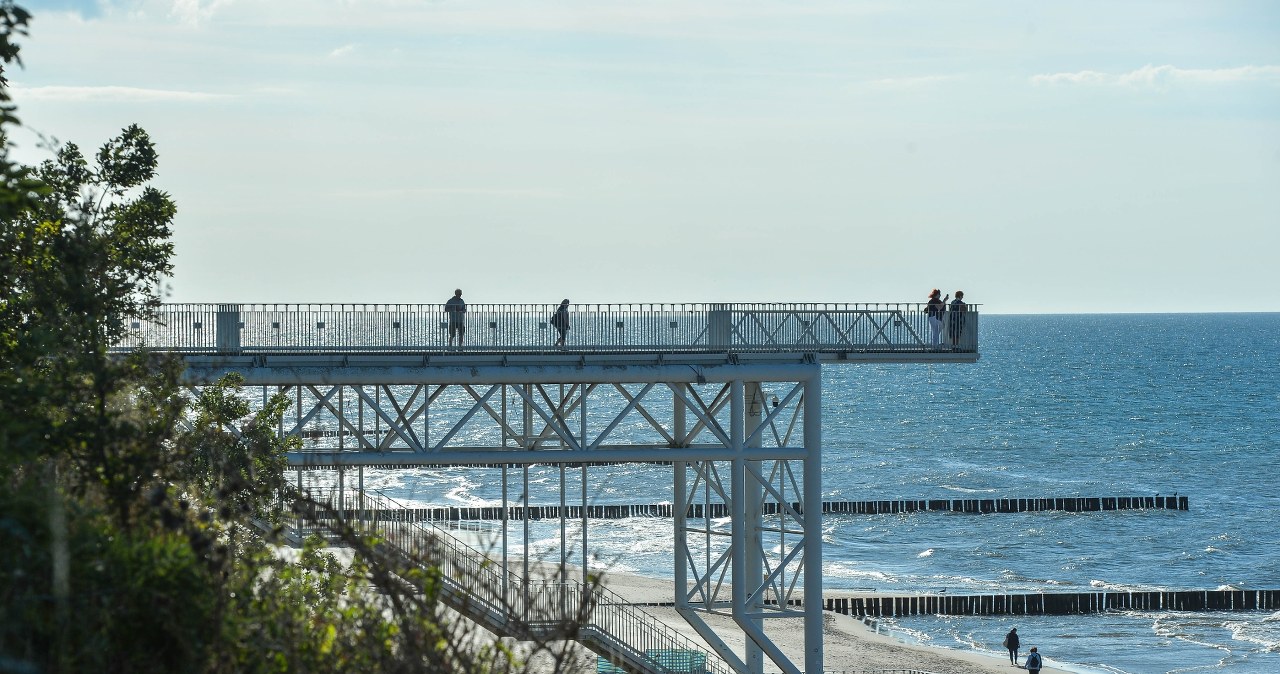 Trzęsacz oferuje sporo atrakcji, w tym nowoczesną platformę widokową /East News