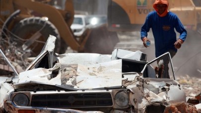 Trzęsienie ziemi w Ekwadorze: Ratownicy przeszukują zniszczony stadion. "To cmentarz" 