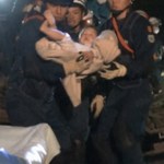 Trzęsienie ziemi w Japonii: Po 6 godzinach ratownicy wyciągnęli spod gruzów 8-miesięczne dziecko
