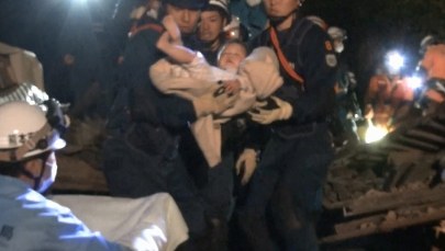 Trzęsienie ziemi w Japonii: Po 6 godzinach ratownicy wyciągnęli spod gruzów 8-miesięczne dziecko
