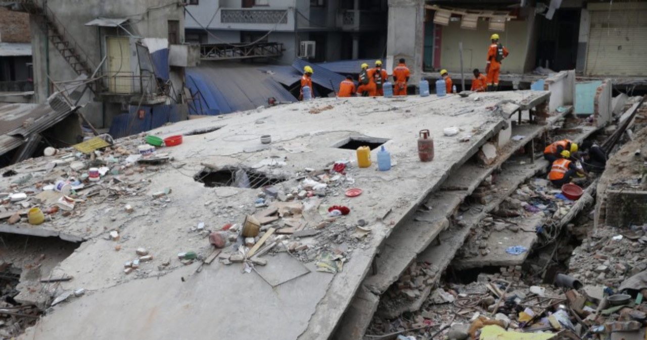 Trzęsienie ziemi w Nepalu. Dramatyczna walka o dotarcie do zasypanych osób