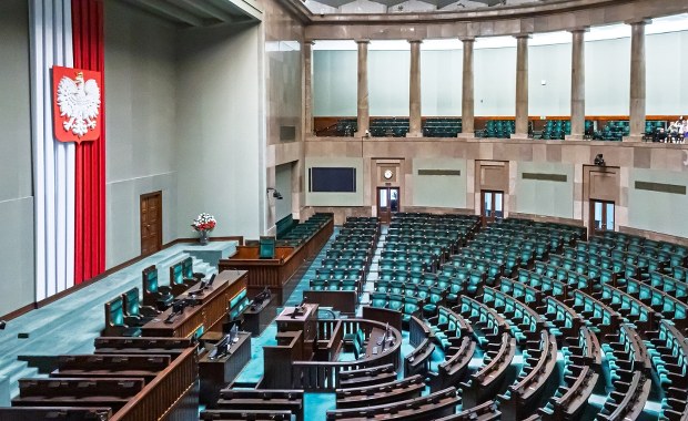 Trzęsienie ziemi w sondażu CBOS. Trzy partie poza Sejmem, jedna z rekordowym wzrostem