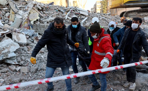 Trzęsienie ziemi w Turcji i Syrii: Ponad 34 tys. zabitych. Ratownicy wciąż znajdują żywych ludzi