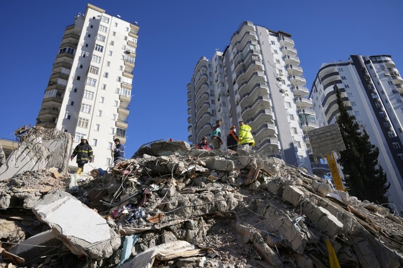 Trzęsienie ziemi w Turcji jest największą tragedią ostatnich dni. /Hussein Malla/Associated Press/East News /East News