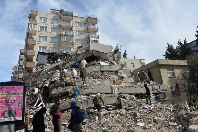 Trzęsienie ziemi w Turcji. Na zdjęciu zniszczenia w mieście Kahramanmaras. Fani krytykują ignorancję Lil Masti /NECATI SAVAS /PAP