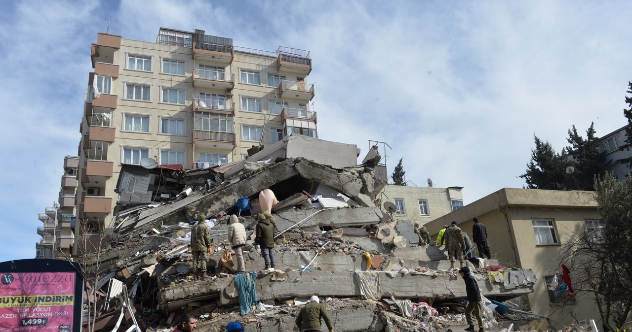 Trzęsienie ziemi w Turcji. Na zdjęciu zniszczenia w mieście Kahramanmaras. Fani krytykują ignorancję Lil Masti /NECATI SAVAS /PAP